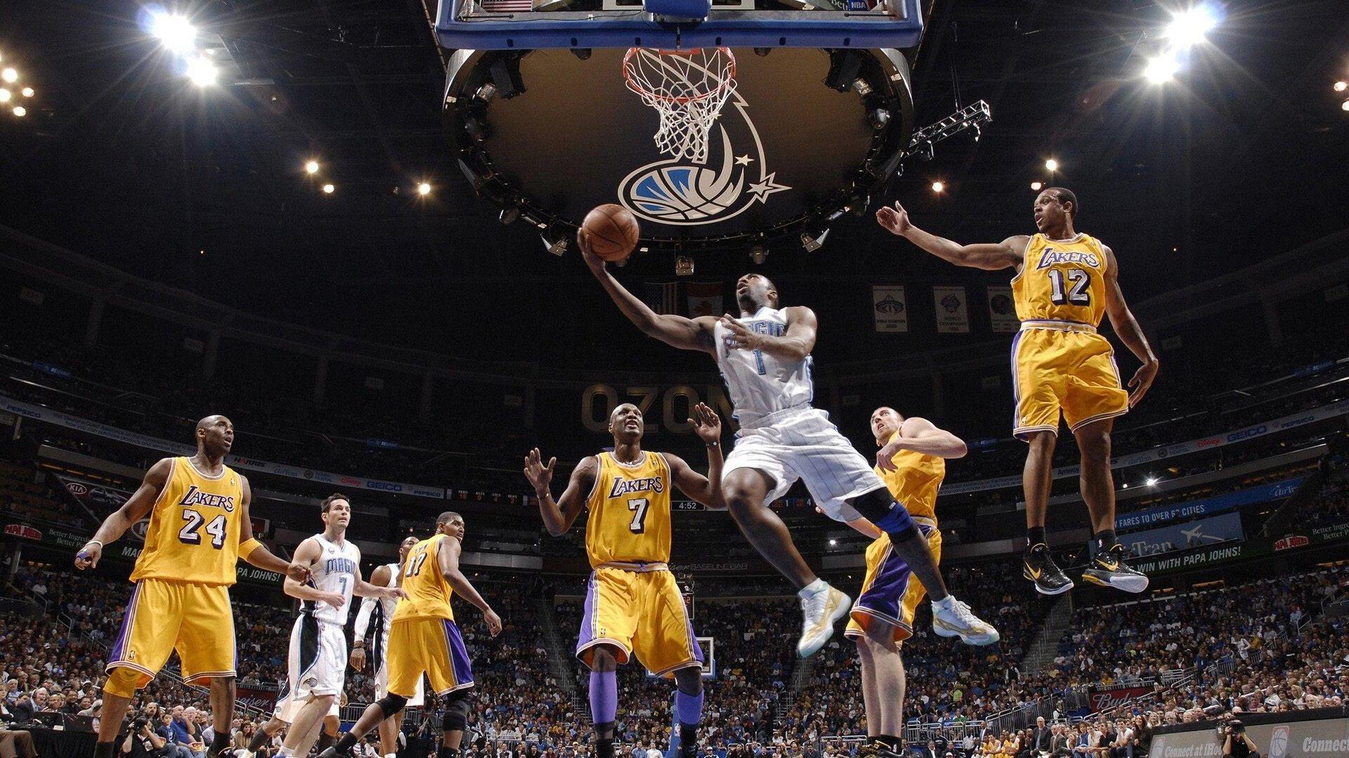 NBA季后赛激战正酣 东西部豪强展开激烈角逐