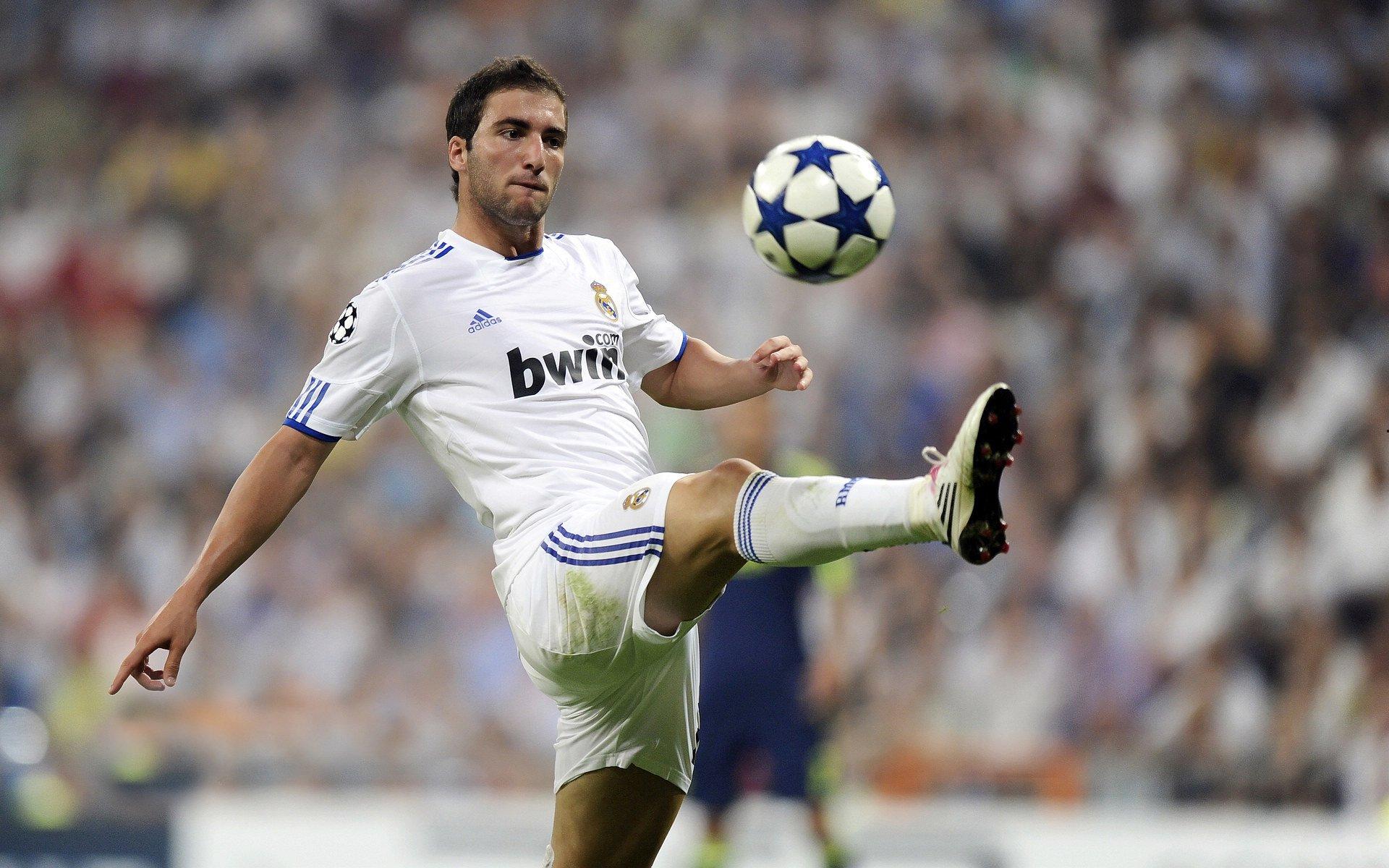 拜仁慕尼黑锁定未来锋线核心 与黄潜新星雅克松达成五年预协议