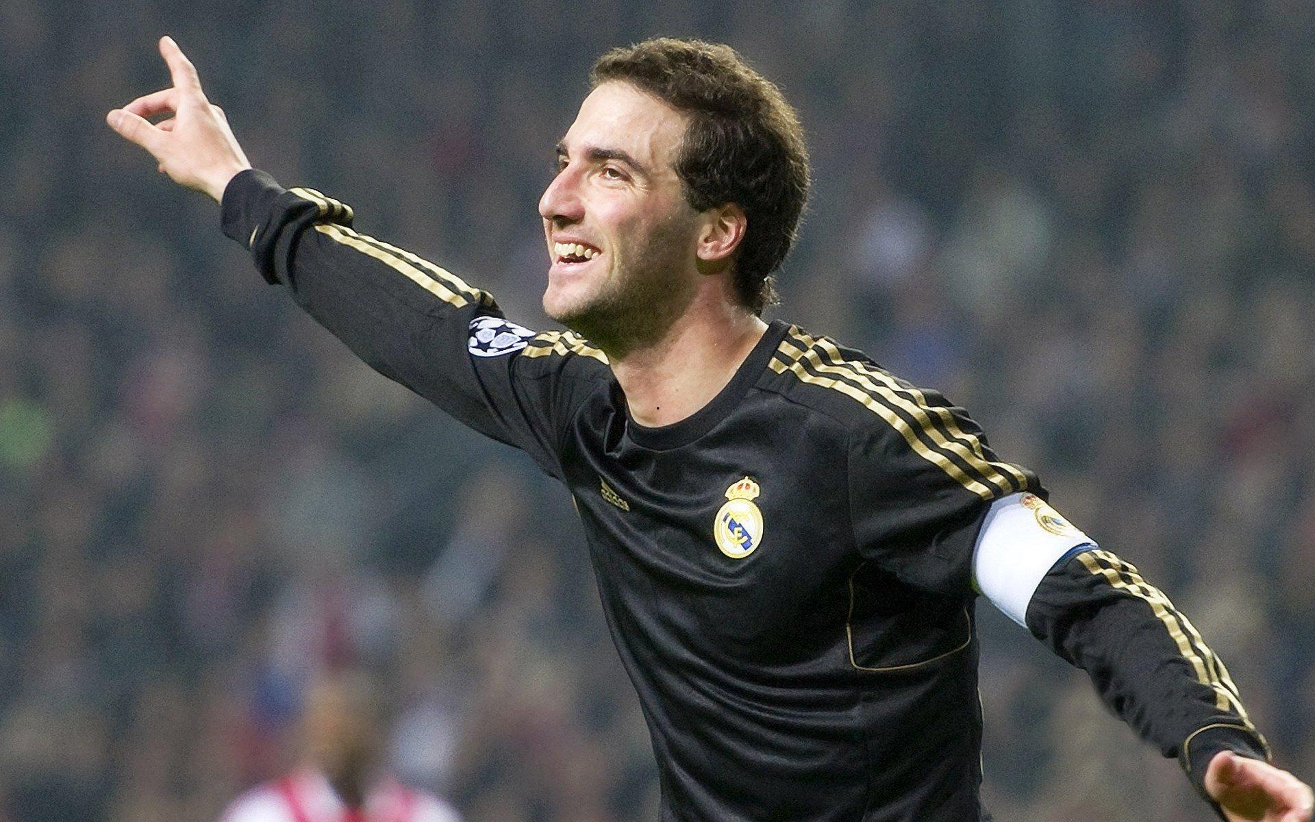 蓝狐锁定未来防线基石！官方宣布与青训瑰宝卢克·托马斯续签长约至2029